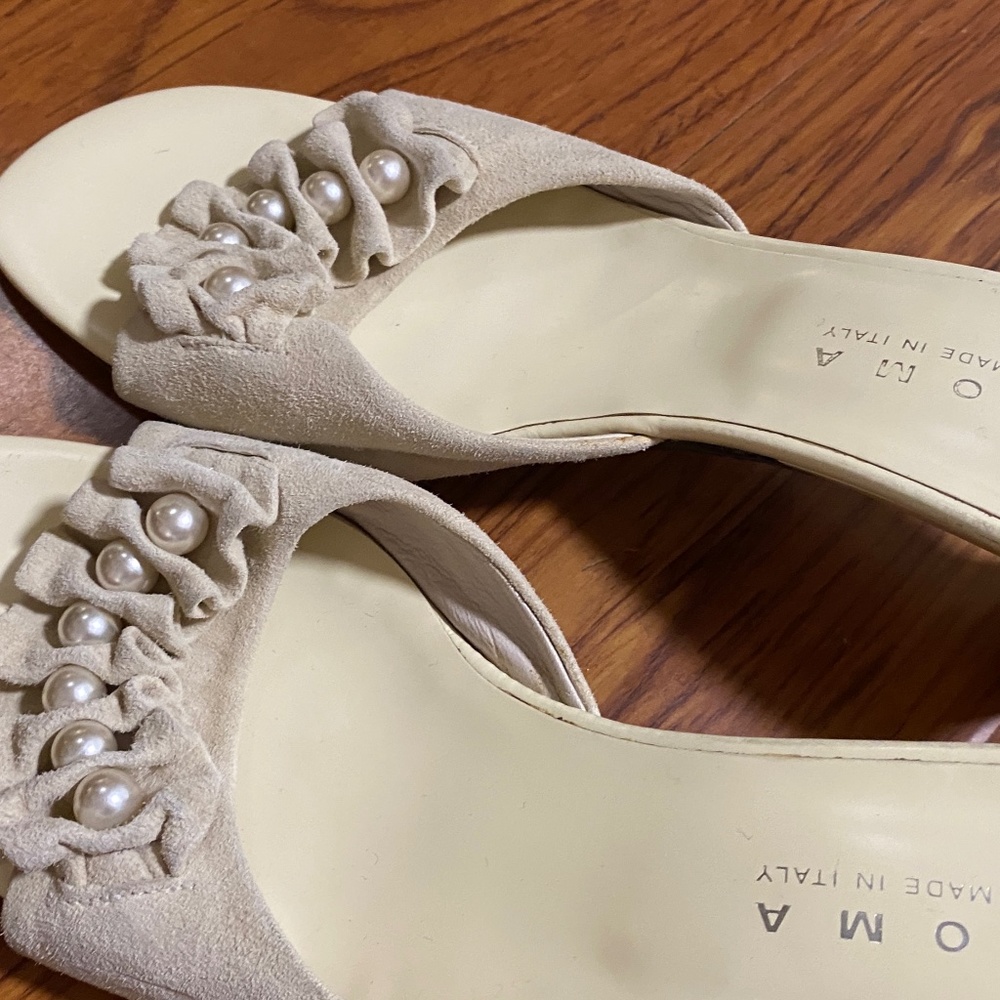 Paloma suede kitten heel